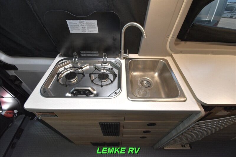 2024 Winnebago Solis Pocket 36A   - Photo 14 - Rocklin, CA 95677
