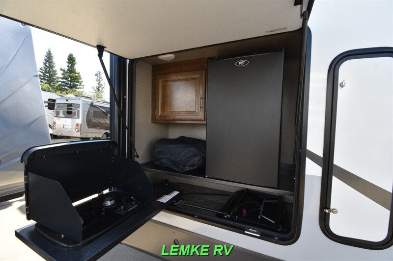 2019 Forest River Rockwood Ultra Lite 2906RS   - Photo 10 - Rocklin, CA 95677