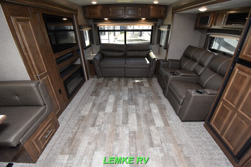 2019 Forest River Rockwood Ultra Lite 2906RS   - Photo 2 - Rocklin, CA 95677