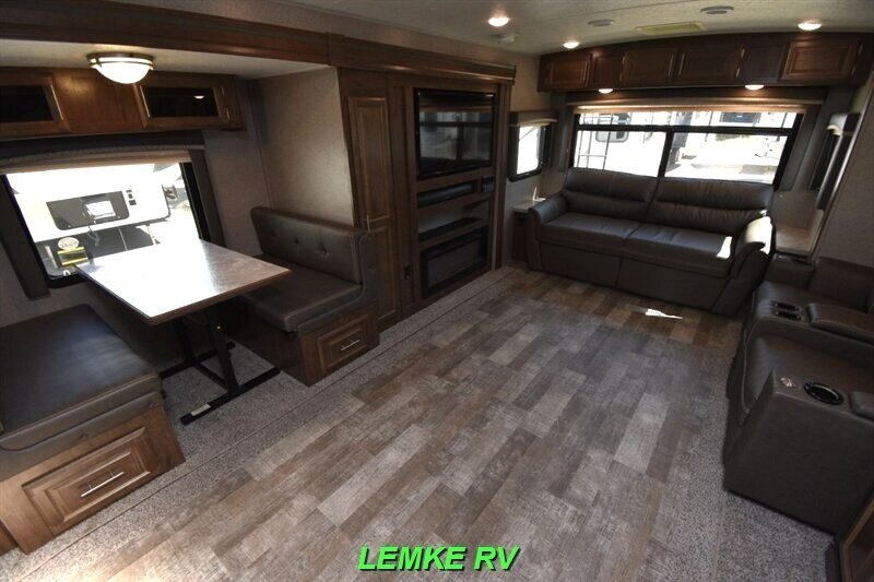 2019 Forest River Rockwood Ultra Lite 2906RS   - Photo 14 - Rocklin, CA 95677