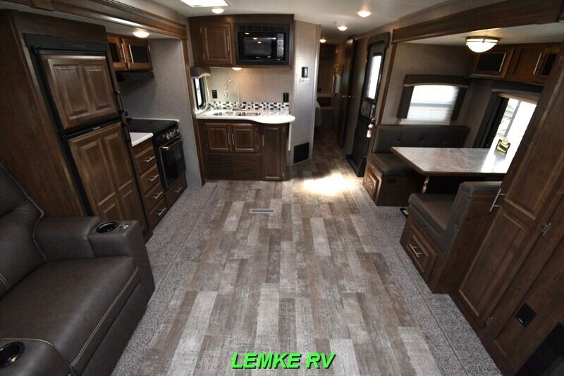 2019 Forest River Rockwood Ultra Lite 2906RS   - Photo 5 - Rocklin, CA 95677