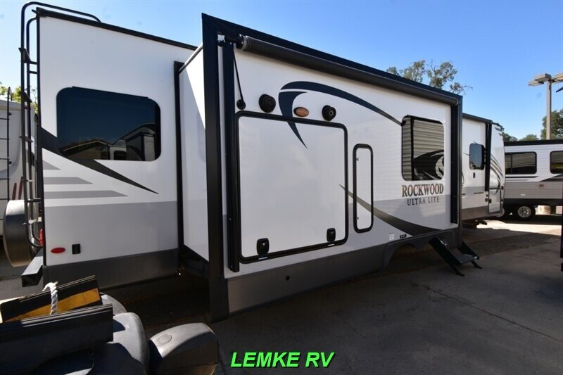 2019 Forest River Rockwood Ultra Lite 2906RS   - Photo 9 - Rocklin, CA 95677