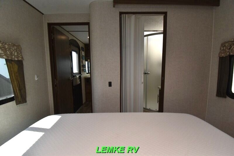 2019 Keystone Cougar Half-Ton 27RESWE   - Photo 19 - Rocklin, CA 95677