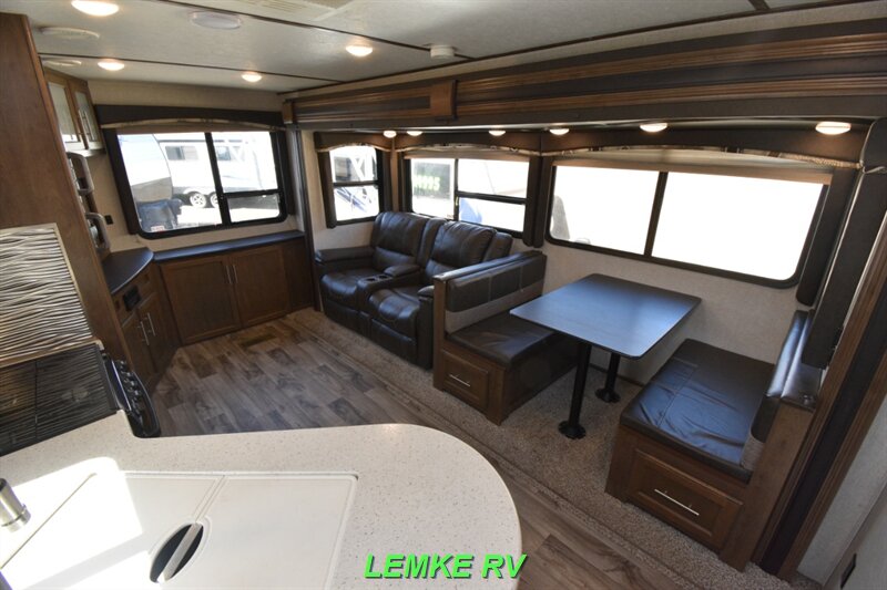 2019 Keystone Cougar Half-Ton 27RESWE   - Photo 11 - Rocklin, CA 95677