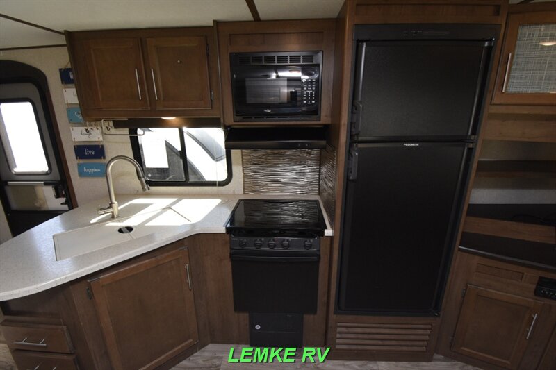2019 Keystone Cougar Half-Ton 27RESWE   - Photo 15 - Rocklin, CA 95677