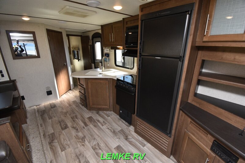 2019 Keystone Cougar Half-Ton 27RESWE   - Photo 14 - Rocklin, CA 95677