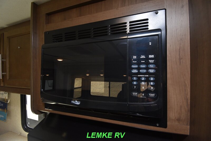 2019 Keystone Cougar Half-Ton 27RESWE   - Photo 23 - Rocklin, CA 95677