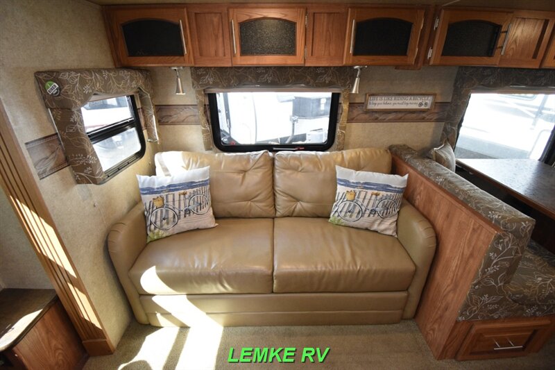 2016 Forest River Rockwood Ultra Lite 2604WS   - Photo 15 - Rocklin, CA 95677
