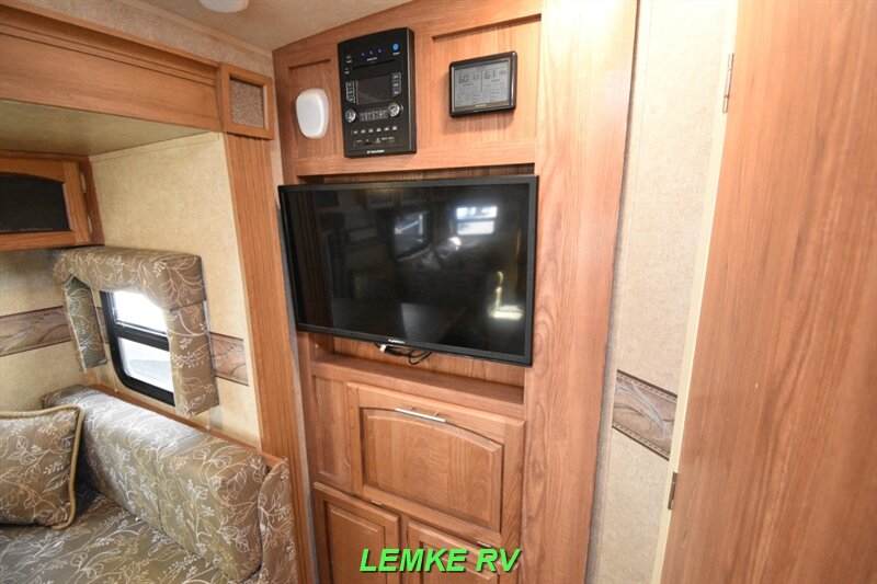 2016 Forest River Rockwood Ultra Lite 2604WS   - Photo 24 - Rocklin, CA 95677
