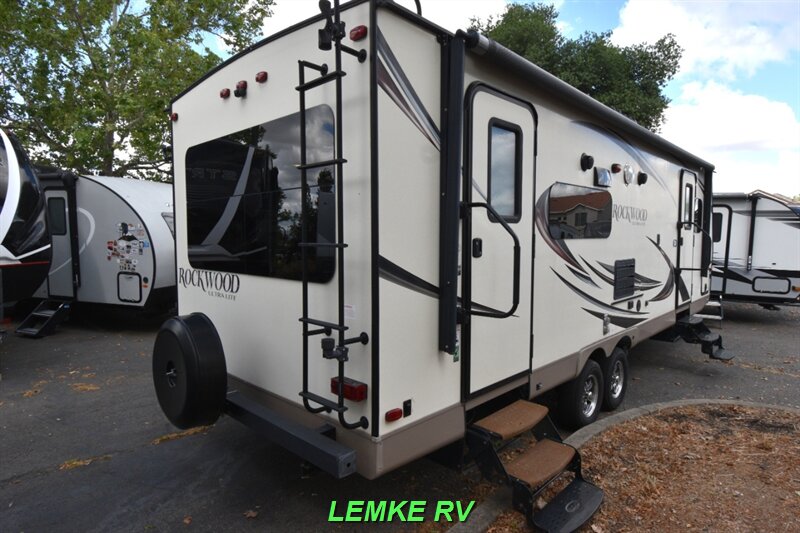 2016 Forest River Rockwood Ultra Lite 2604WS   - Photo 9 - Rocklin, CA 95677