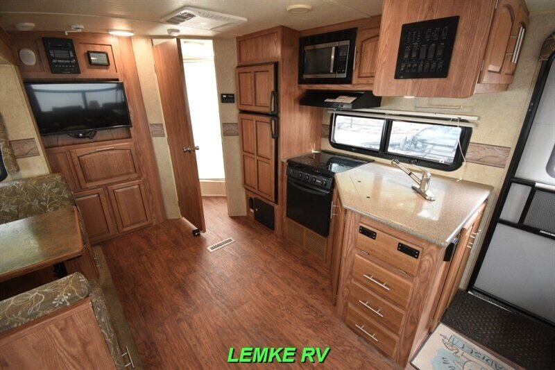 2016 Forest River Rockwood Ultra Lite 2604WS   - Photo 13 - Rocklin, CA 95677