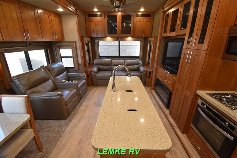 2018 Vanleigh Vilano 325RL   - Photo 2 - Rocklin, CA 95677