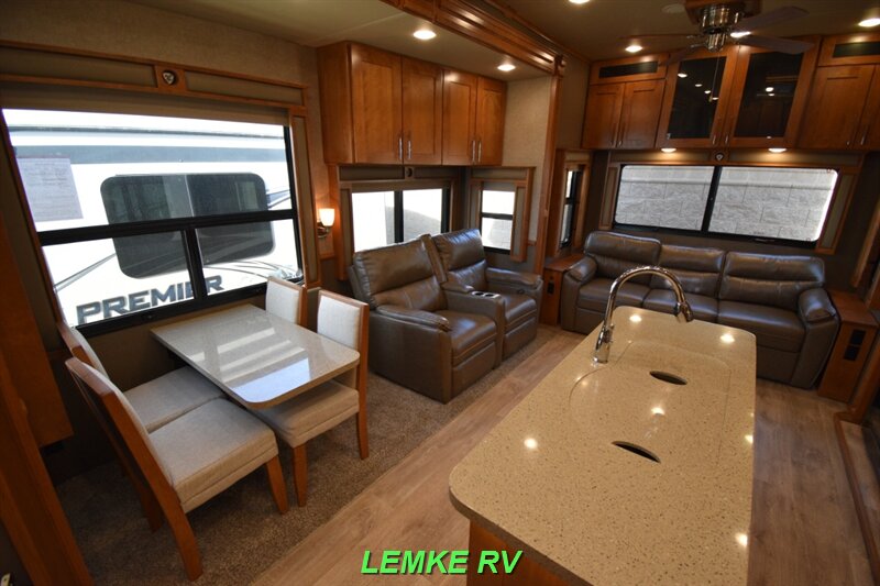 2018 Vanleigh Vilano 325RL   - Photo 11 - Rocklin, CA 95677