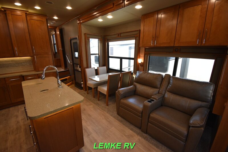 2018 Vanleigh Vilano 325RL   - Photo 22 - Rocklin, CA 95677