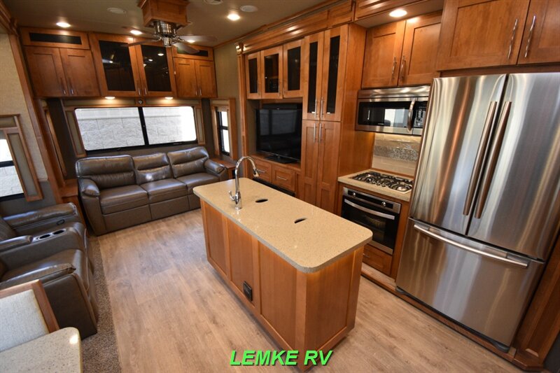 2018 Vanleigh Vilano 325RL   - Photo 9 - Rocklin, CA 95677