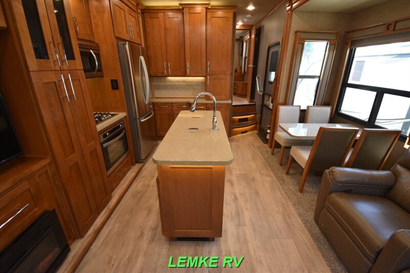 2018 Vanleigh Vilano 325RL   - Photo 5 - Rocklin, CA 95677