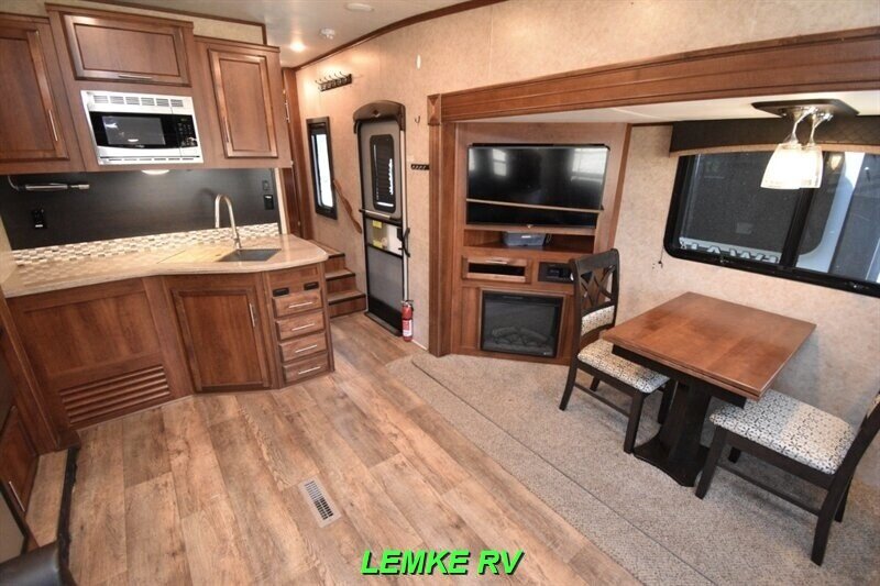 2018 Jayco Eagle HT 27.5RLTS   - Photo 10 - Rocklin, CA 95677
