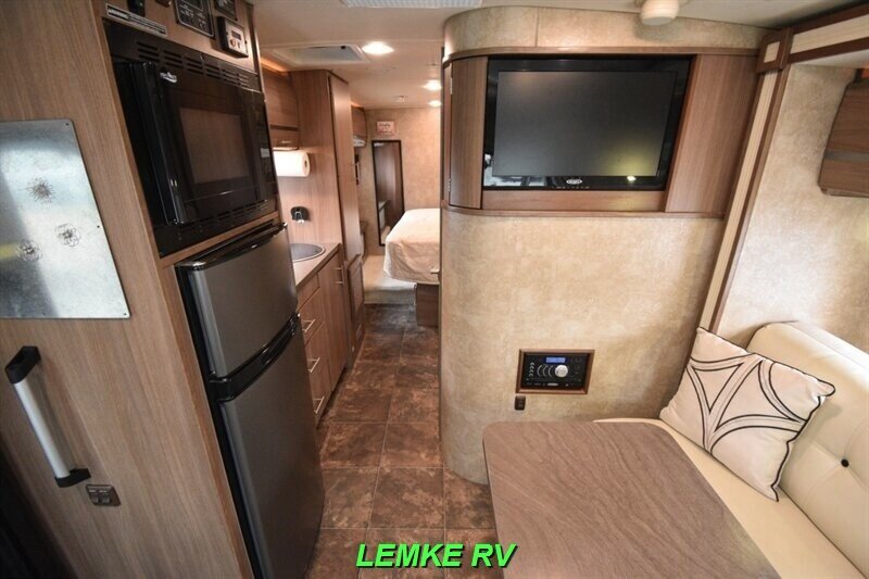 2014 Winnebago Via 25Q   - Photo 2 - Rocklin, CA 95677