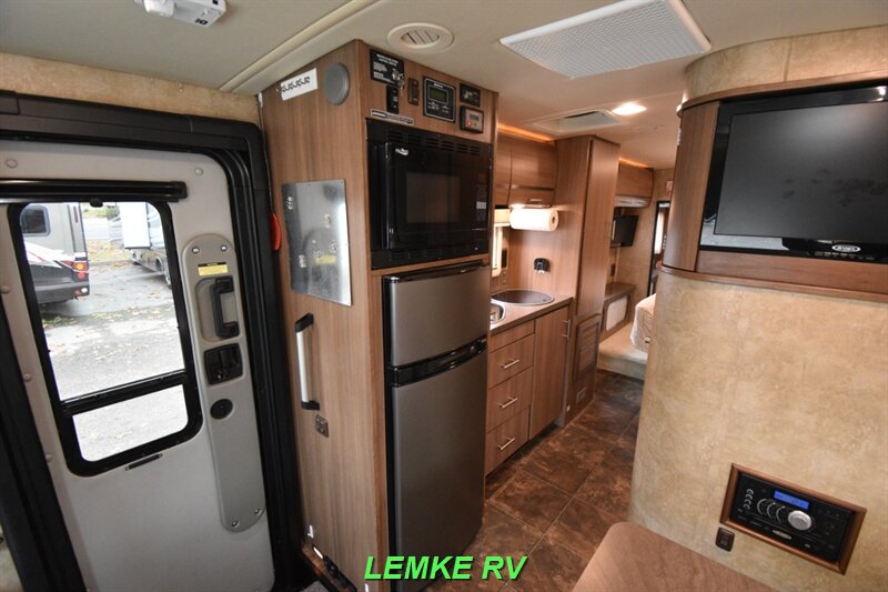 2014 Winnebago Via 25Q   - Photo 13 - Rocklin, CA 95677
