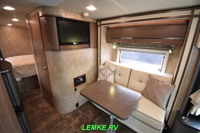 2014 Winnebago Via 25Q   - Photo 12 - Rocklin, CA 95677