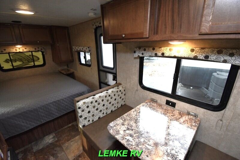 2016 Coachmen Clipper Ultra-Lite 17FQ   - Photo 19 - Rocklin, CA 95677