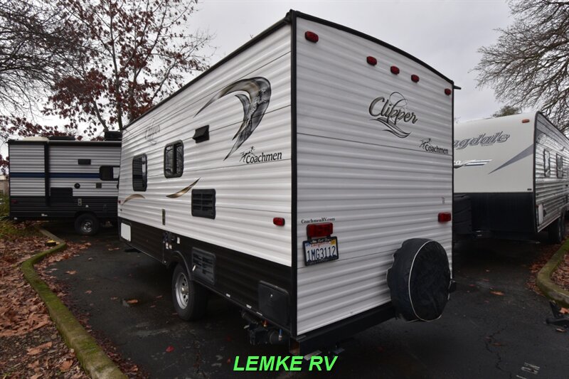 2016 Coachmen Clipper Ultra-Lite 17FQ   - Photo 8 - Rocklin, CA 95677