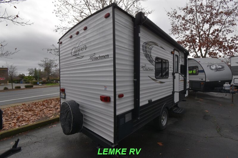 2016 Coachmen Clipper Ultra-Lite 17FQ   - Photo 9 - Rocklin, CA 95677