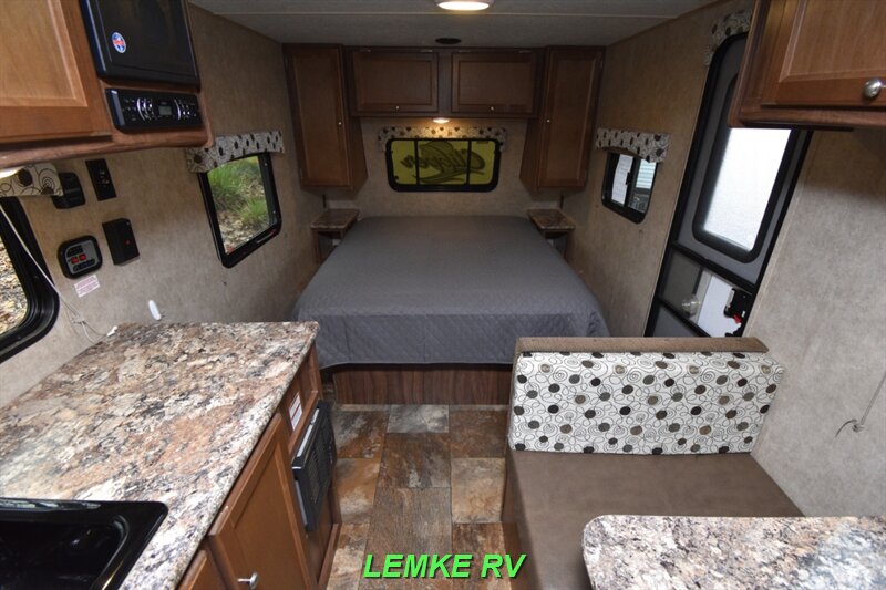 2016 Coachmen Clipper Ultra-Lite 17FQ   - Photo 5 - Rocklin, CA 95677