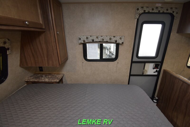 2016 Coachmen Clipper Ultra-Lite 17FQ   - Photo 14 - Rocklin, CA 95677