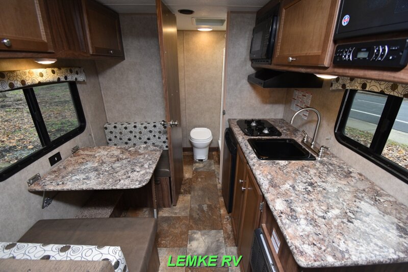 2016 Coachmen Clipper Ultra-Lite 17FQ   - Photo 2 - Rocklin, CA 95677