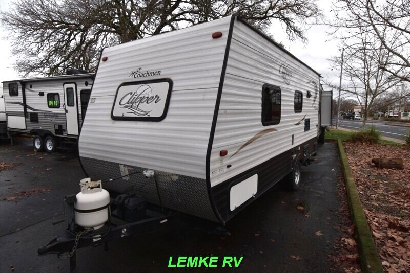 2016 Coachmen Clipper Ultra-Lite 17FQ   - Photo 7 - Rocklin, CA 95677