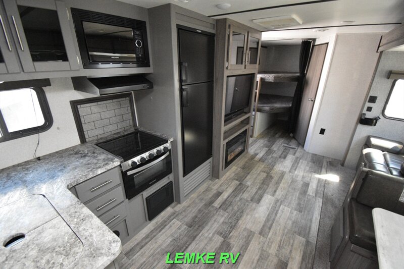 2021 CrossRoads RV Volante 28BH   - Photo 11 - Rocklin, CA 95677