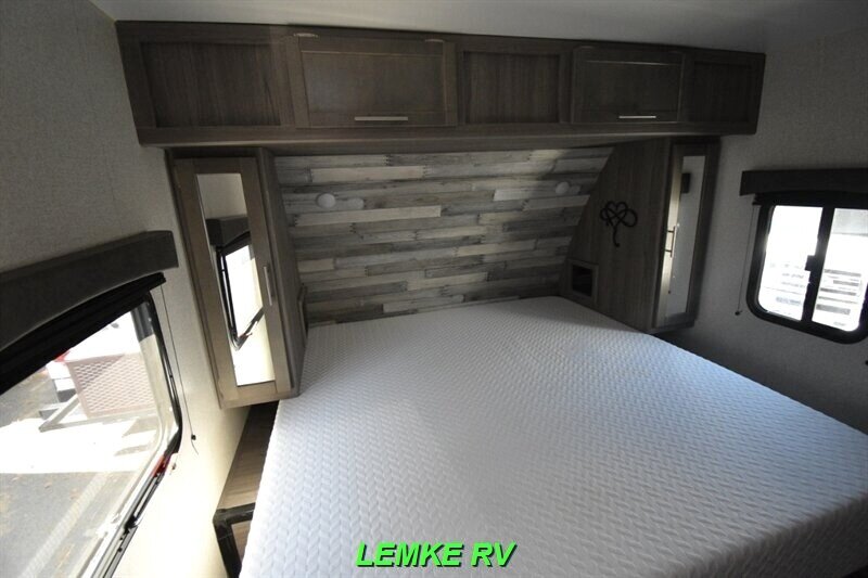 2021 Crossroads RV Volante VL28BH   - Photo 17 - Rocklin, CA 95677