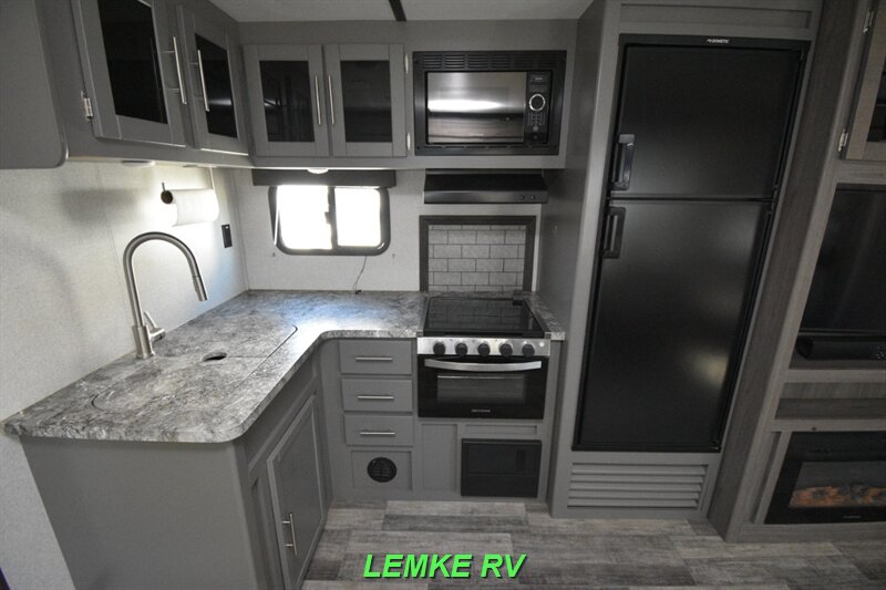 2021 CrossRoads RV Volante 28BH   - Photo 17 - Rocklin, CA 95677