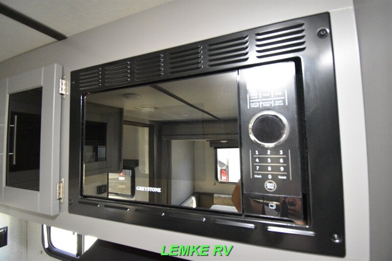 2021 CrossRoads RV Volante 28BH   - Photo 18 - Rocklin, CA 95677