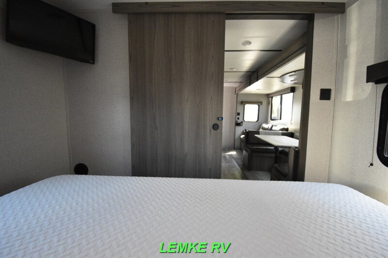 2021 CrossRoads RV Volante 28BH   - Photo 23 - Rocklin, CA 95677