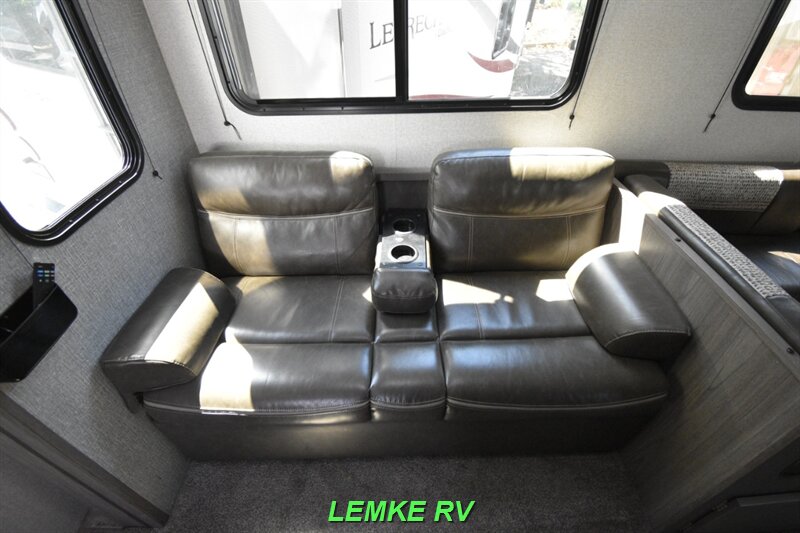 2021 CrossRoads RV Volante 28BH   - Photo 14 - Rocklin, CA 95677