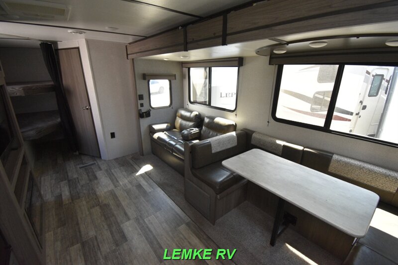 2021 CrossRoads RV Volante 28BH   - Photo 12 - Rocklin, CA 95677