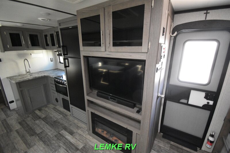 2021 CrossRoads RV Volante 28BH   - Photo 25 - Rocklin, CA 95677