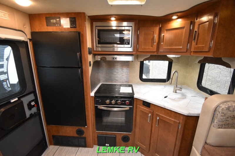 2021 Lance 2285   - Photo 12 - Rocklin, CA 95677