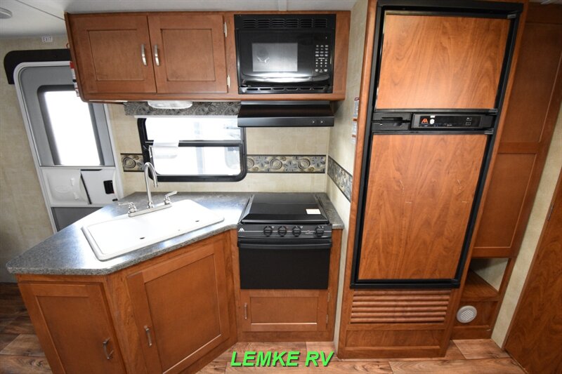 2014 Keystone Passport Grand Touring 2300BH   - Photo 12 - Rocklin, CA 95677