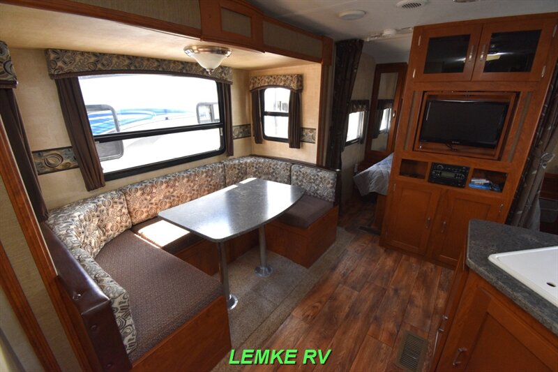 2014 Keystone Passport Grand Touring 2300BH   - Photo 18 - Rocklin, CA 95677