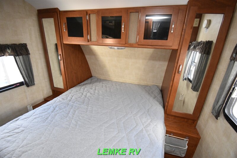 2014 Keystone Passport Grand Touring 2300BH   - Photo 15 - Rocklin, CA 95677