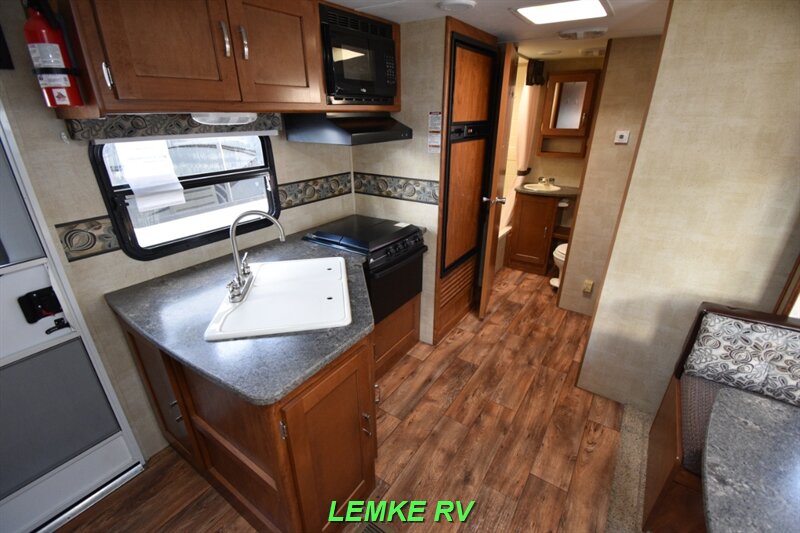 2014 Keystone Passport Grand Touring 2300BH   - Photo 10 - Rocklin, CA 95677