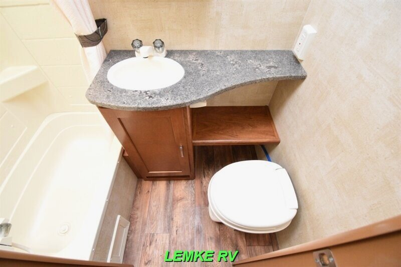 2014 Keystone Passport Grand Touring 2300BH   - Photo 20 - Rocklin, CA 95677