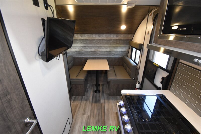 2022 Riverside RV Retro 165   - Photo 5 - Rocklin, CA 95677