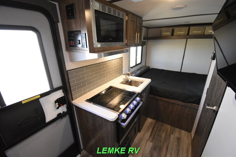 2022 Riverside RV Retro 165   - Photo 8 - Rocklin, CA 95677