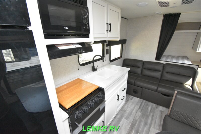 2024 Jayco Jay Flight SLX 260BHW   - Photo 11 - Rocklin, CA 95677