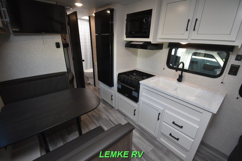 2024 Jayco Jay Flight SLX 260BHW   - Photo 8 - Rocklin, CA 95677