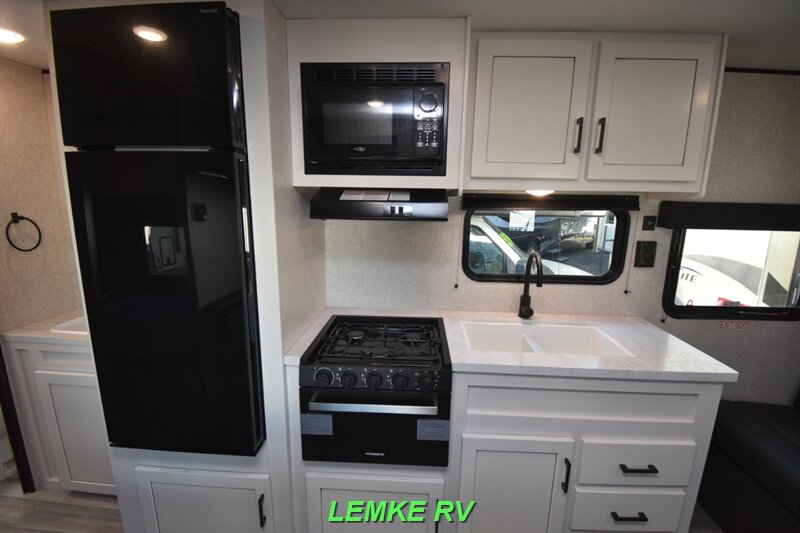 2024 Jayco Jay Flight SLX 260BHW   - Photo 12 - Rocklin, CA 95677